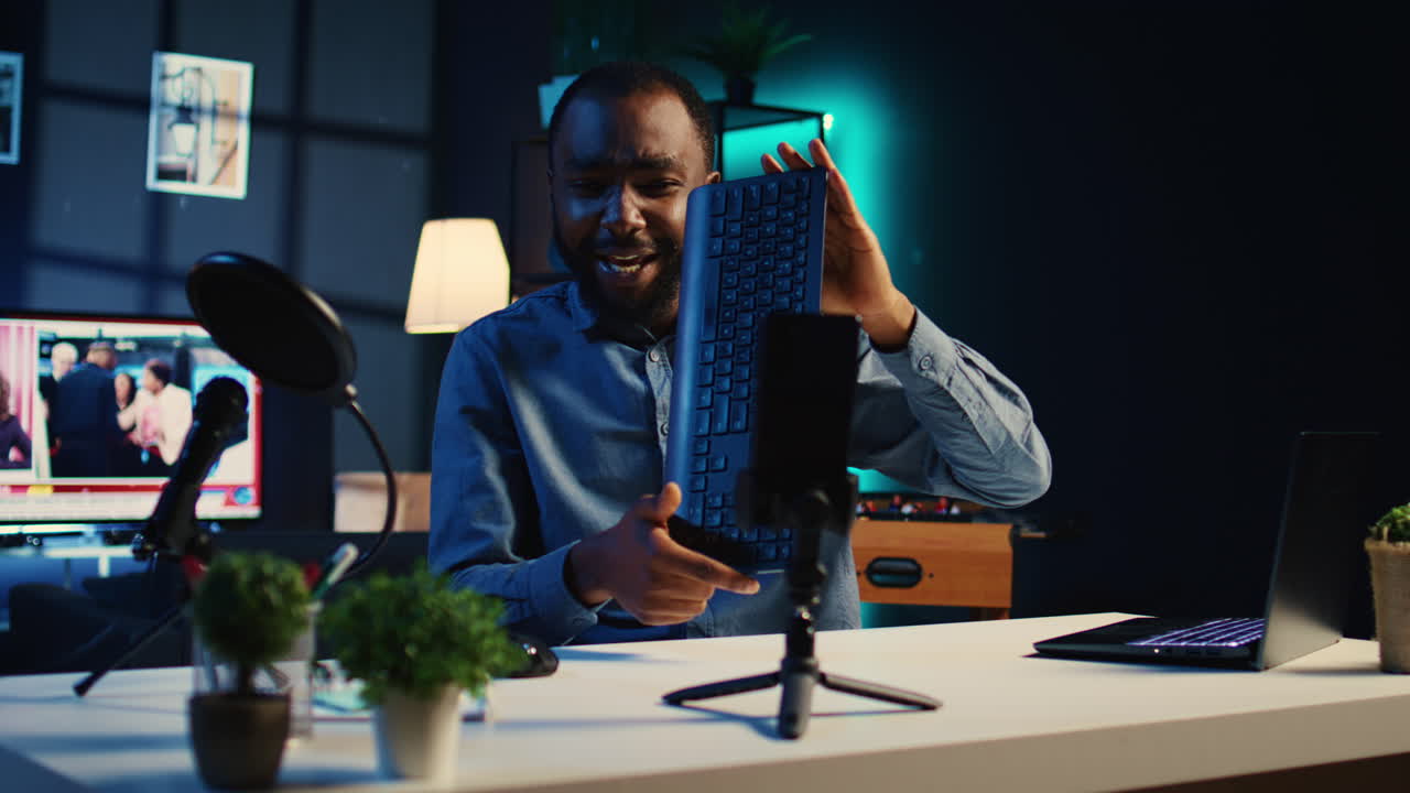 Man films peripherals review video