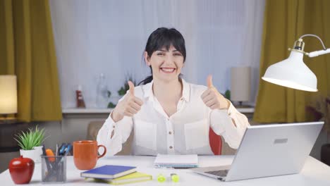 Female-student-looking-at-camera-with-positive-and-positive-gesture.