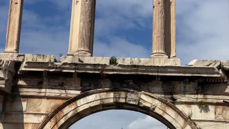 Athen-Griechenland-Ruinen-Im-Stadtzentrum-Mit-Blick-Auf-Die-Akropolis-4k