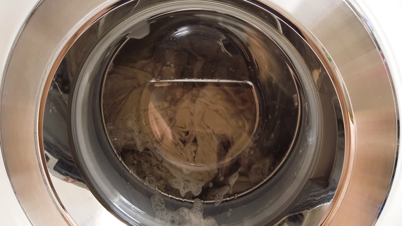 세탁기 회전 옷. 카메라를 고치다