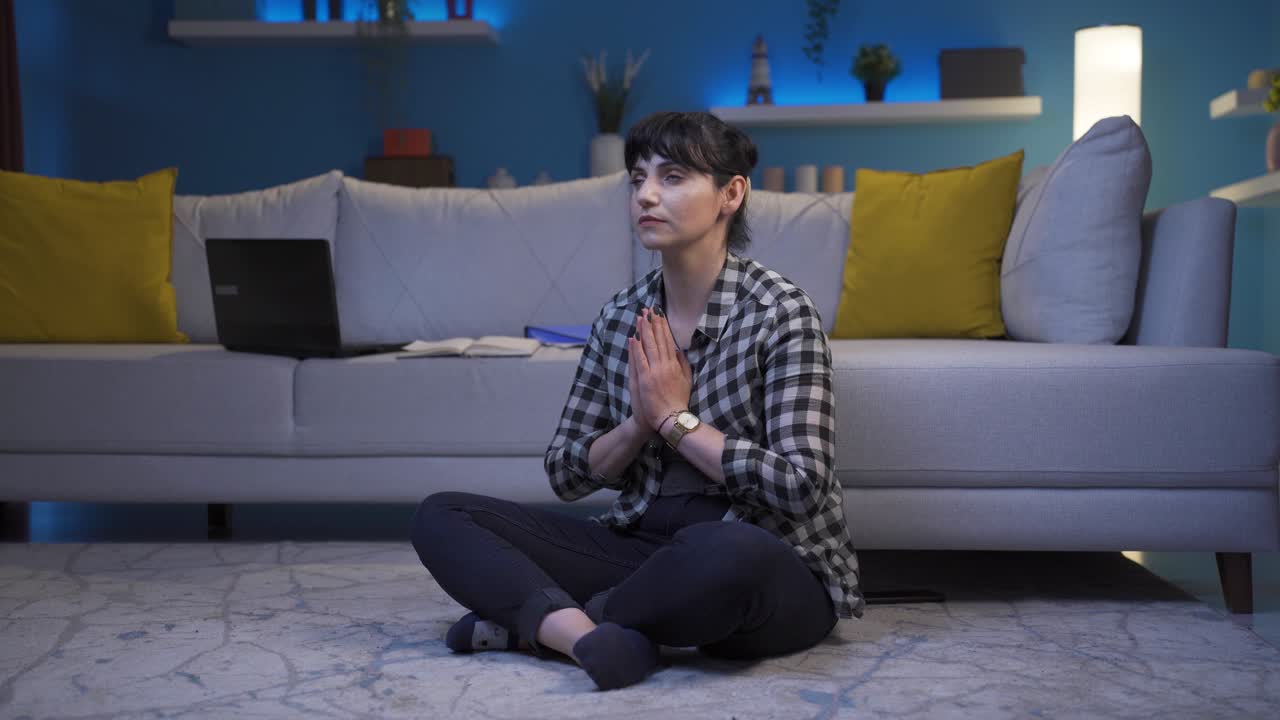 기도하는 기독교 여성.