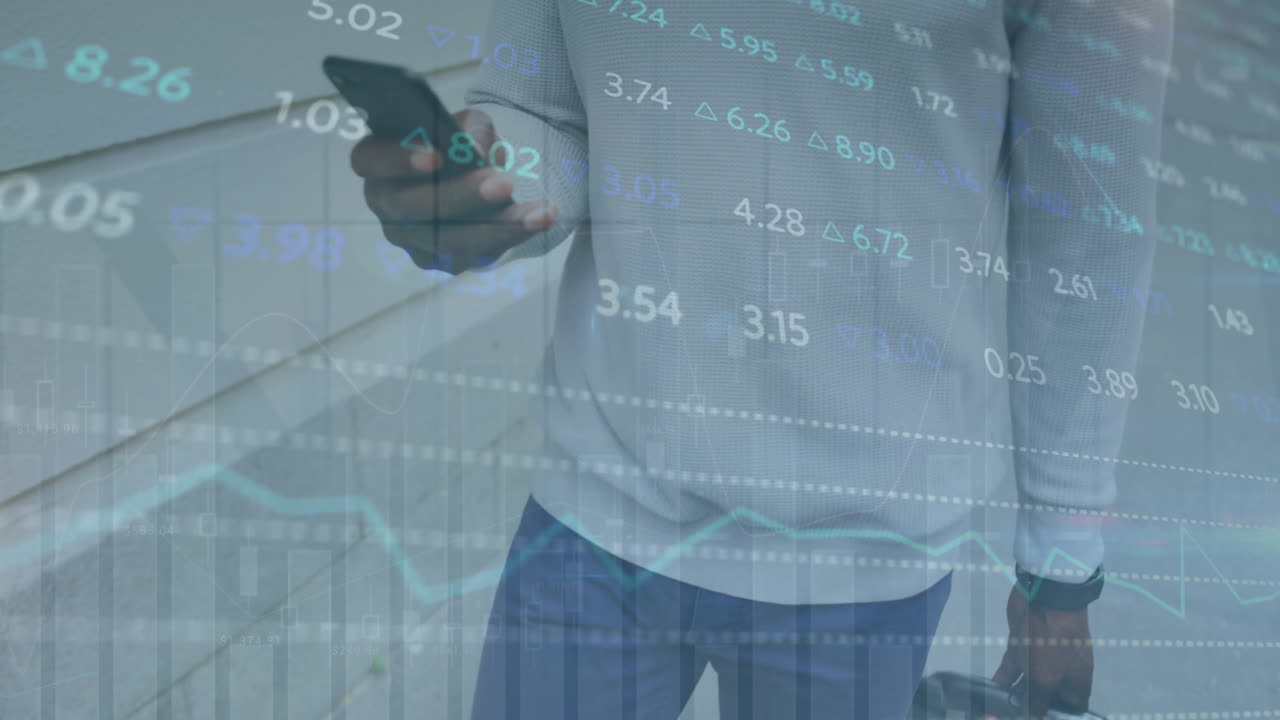 animazione dell'elaborazione dei dati finanziari su un uomo afroamericano che usa uno smartphone