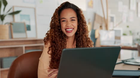 Negocios,-Mujer-Negra-Feliz