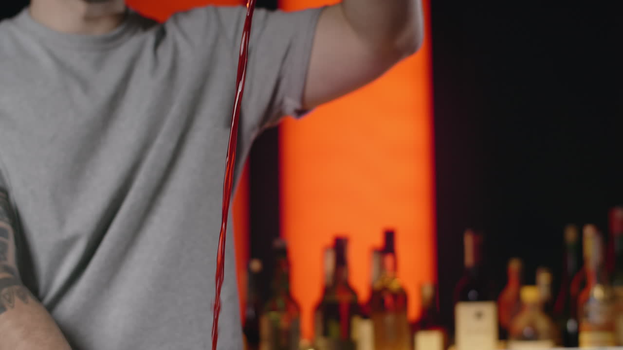 테일을 는 바텐더