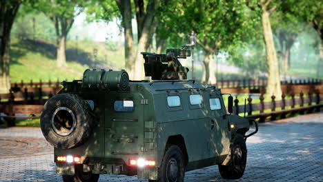 Gepanzerter-Militärwagen-In-Der-Großstadt