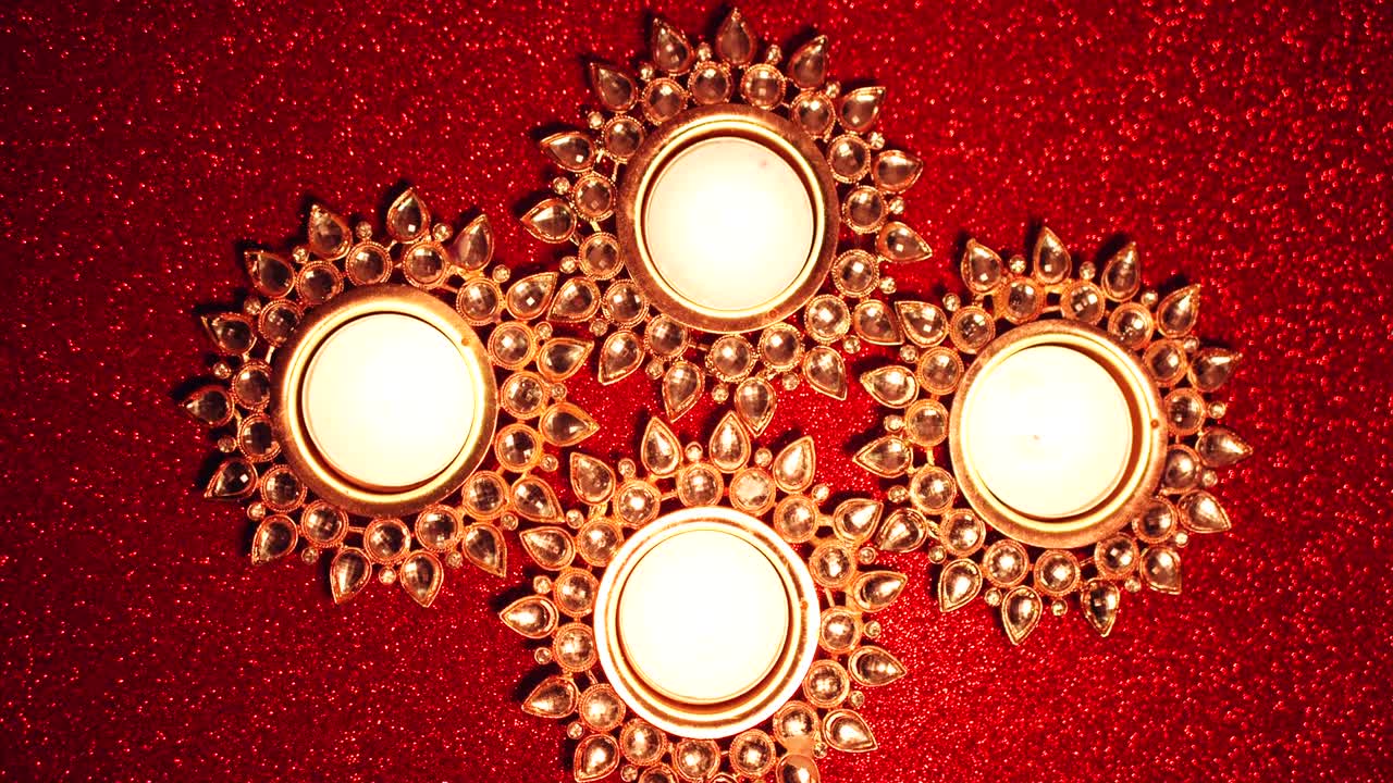 Primo piano di candele di cera Diya per la celebrazione della festa di Diwali.