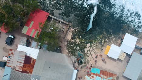 vista aérea de el hoyo soplador, agujero de soplado en la isla de san andrés, colombia