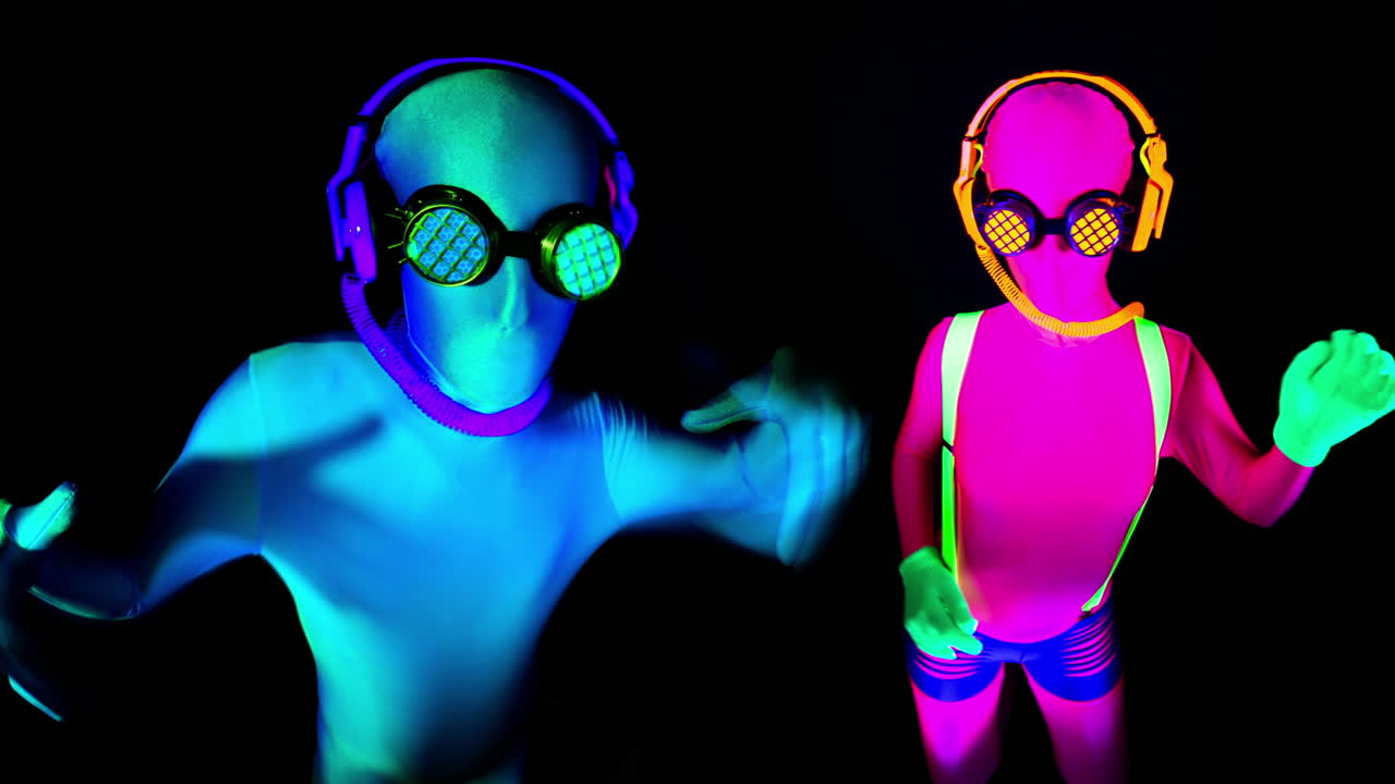 traje de mujer uv morph 09