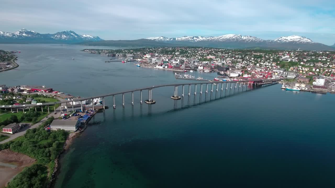 노르웨이 트롬소 시의 다리 항공 영상