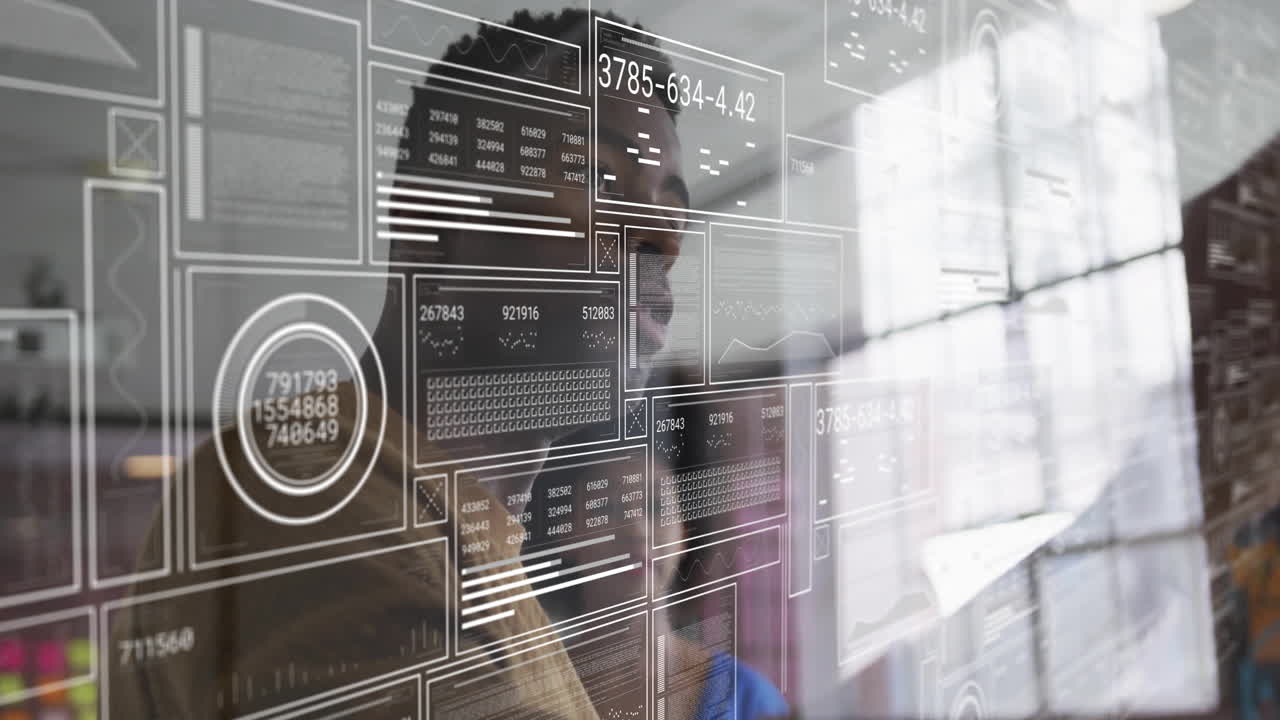 animación del procesamiento de datos sobre diversos colegas discutiendo el trabajo