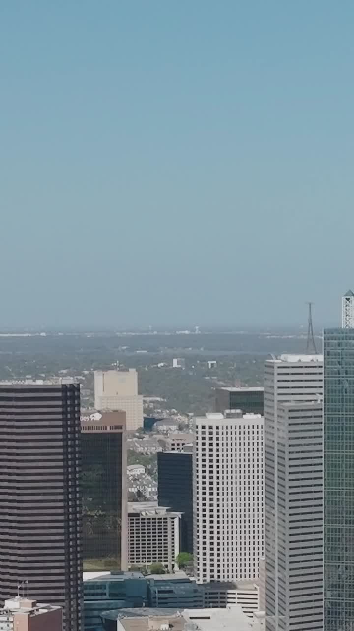 Vista da cidade de Dallas do alto em um dia ensolarado