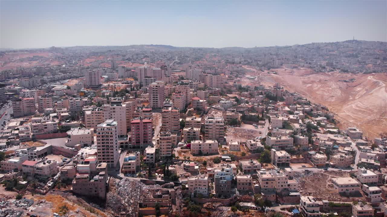 vista aérea de la ciudad árabe de la ribera occidental de al-azaria