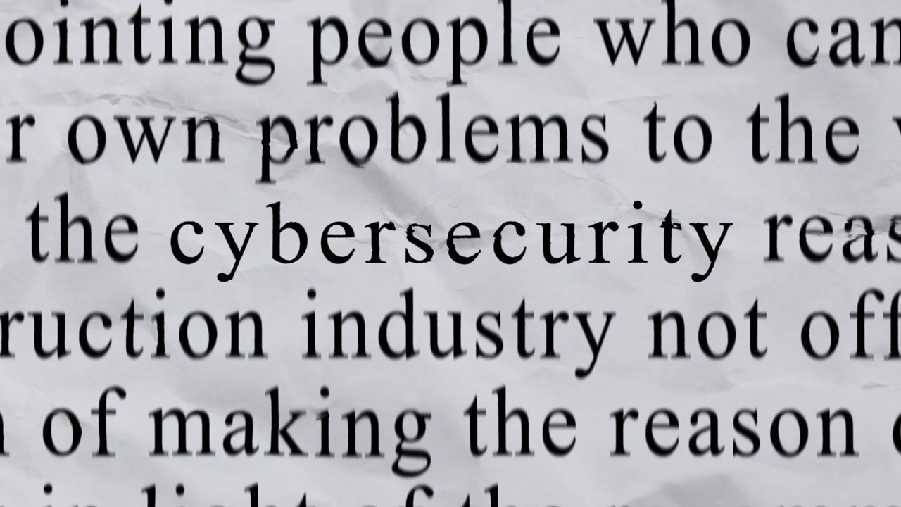 CYBERSECURITY Text in der Mitte mit schnell wechselndem, hochenergetischem Stop-Motion-Text auf zerknittertem strukturiertem Papier. Animation im Zeitungsartikel-Stil. 4K