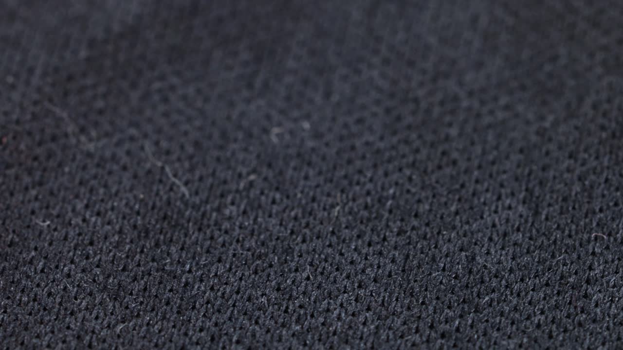 textura de detalle textil negro, macro tiro vista de primer plano movimiento giratorio