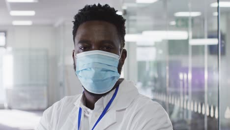 Portrait-of-male-doctor-wearing-face-mask-in-hospital