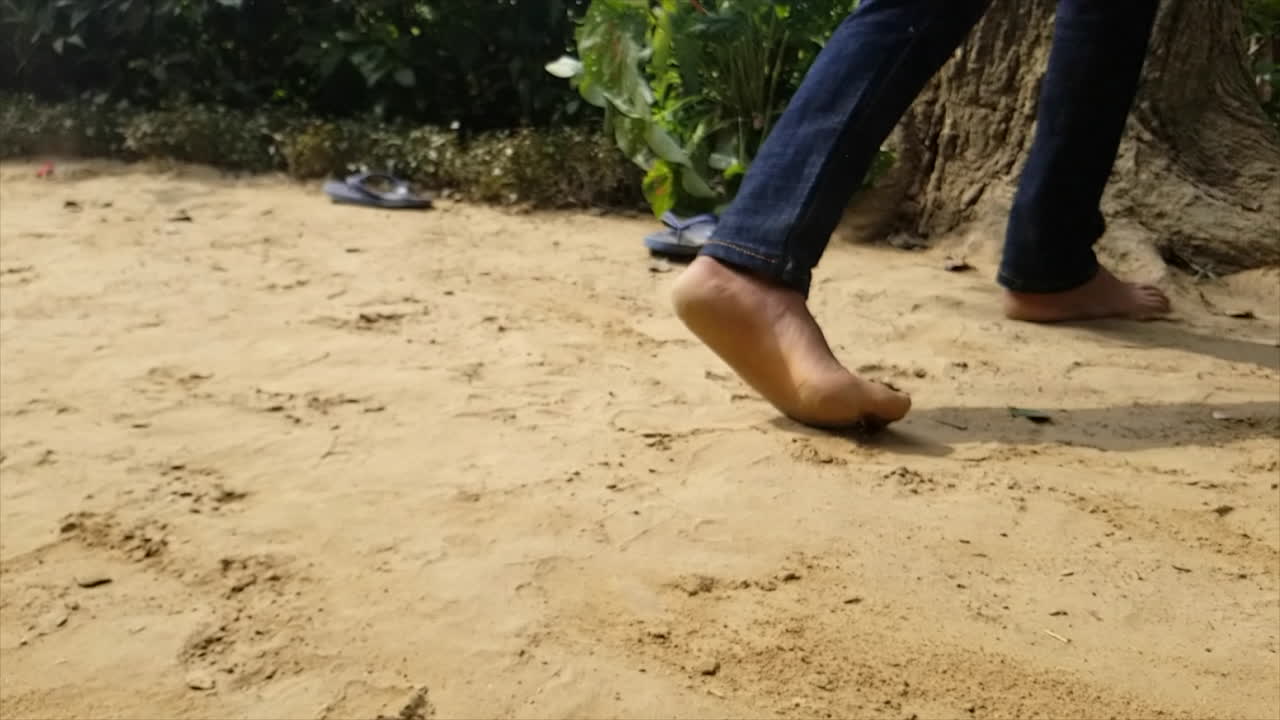 축구 공이나 축구의 슬로우 모션 발로