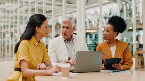 Business-people,-laptop-and-manager-planning