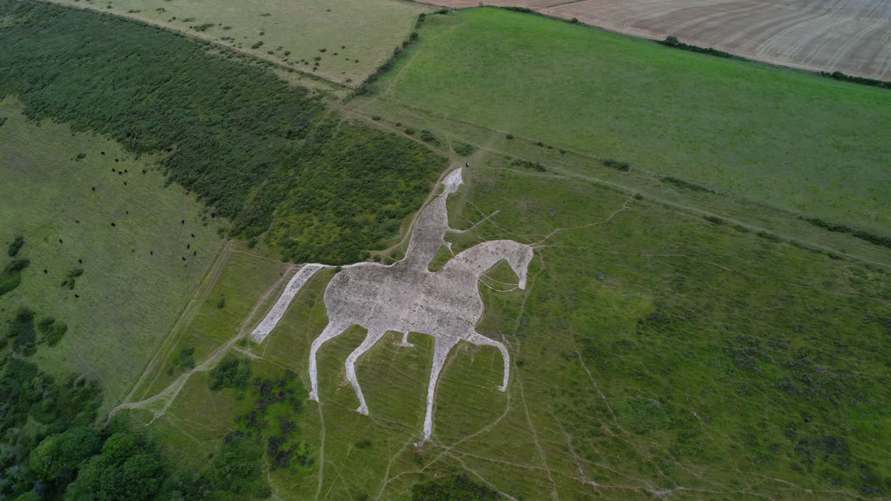 caballo blanco de osmington piedra caliza ladera escultura campo atracción turística vista aérea descendente