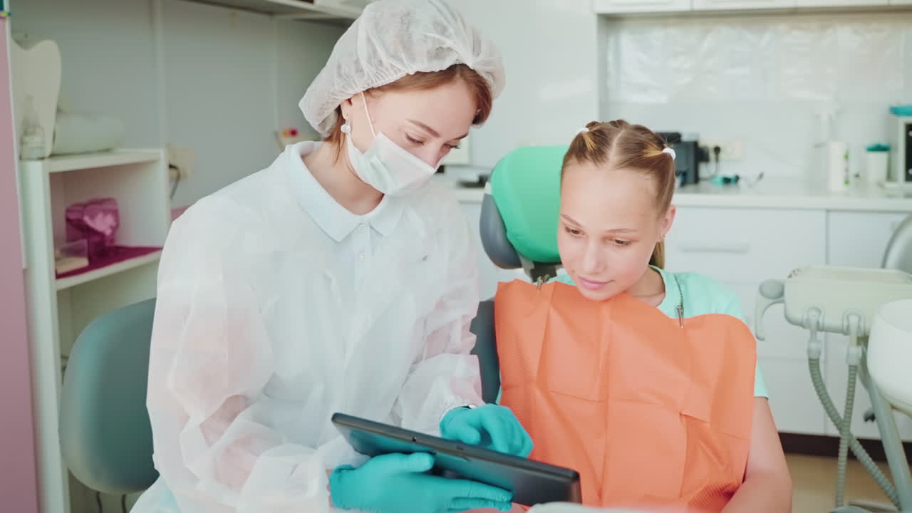 консультация стоматолога с детским пациентом