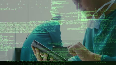 animación del procesamiento de datos sobre el médico utilizando tableta y cuadrícula
