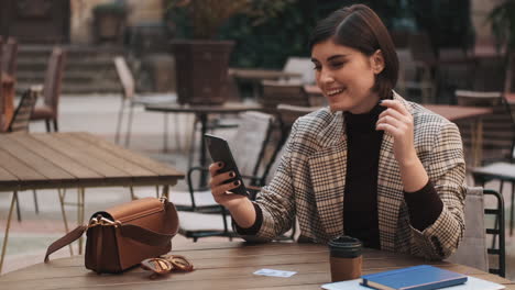 businesswoman in a coffee break outdoor.