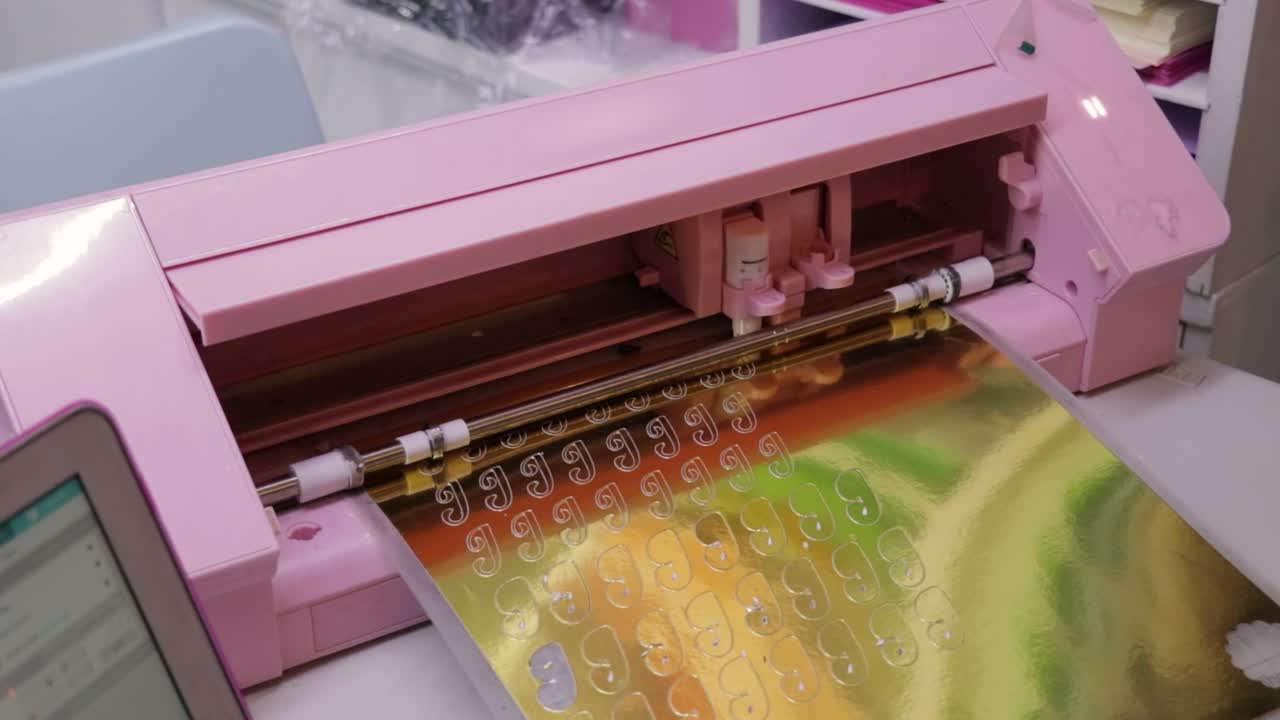 Pink Electronic Cutting Machine Cutting Gold Vinyl