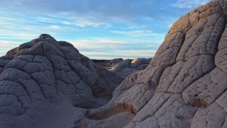 Raue-Textur-Von-Weißen-Steinklippen-In-Den-USA