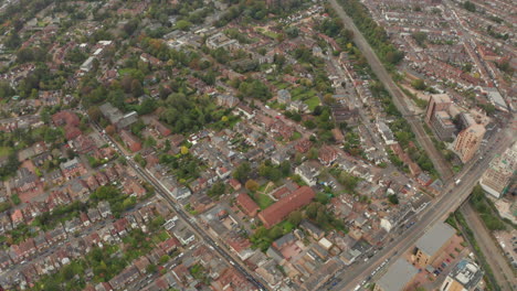 Toma-Aérea-Sobre-El-Barrio-De-Cassiobury-Watford