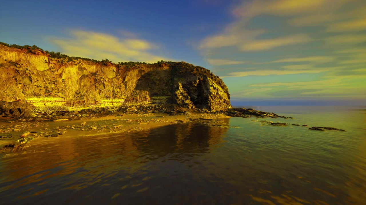 Esaminando l'ecologia costiera attraverso le pozze di marea e le increspature della superficie dell'oceano