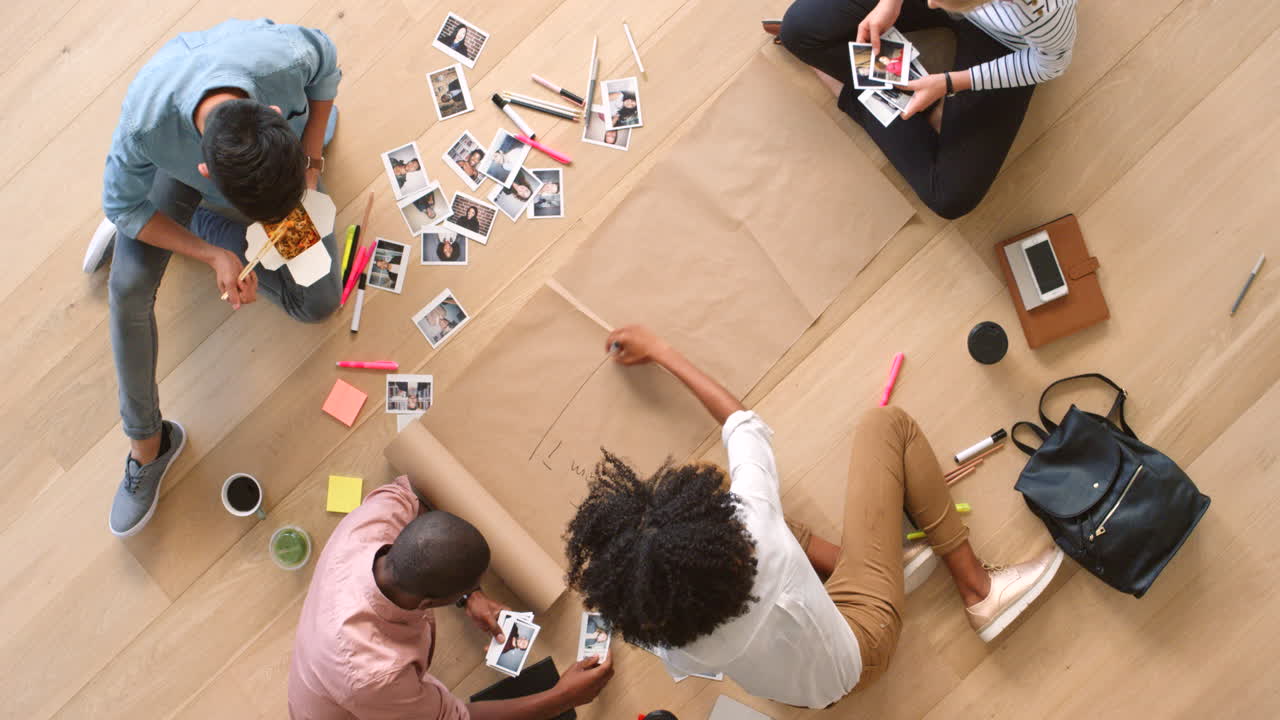 팀 브레인 스토밍 세션