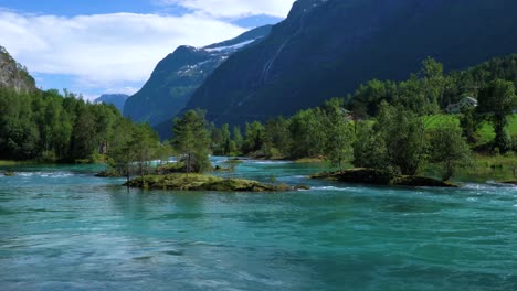 Wunderschöne-Natur-Norwegen.