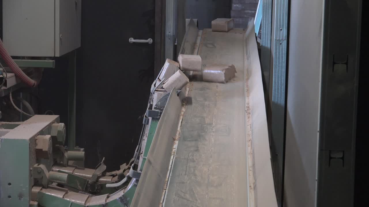 바이오매스 연탄은 석탄과 숯을 대체하는 바이오 연료입니다.