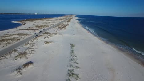 Una-Hermosa-Toma-Aérea-Sobre-Playas-De-Arena-Blanca-Cerca-De-Pensacola,-Florida