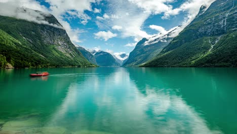 timelapse prachtige natuur noorwegen natuurlijk landschap lovatnet meer lodal vallei.