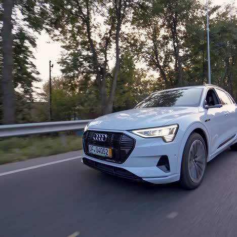 electric audi e tron 55