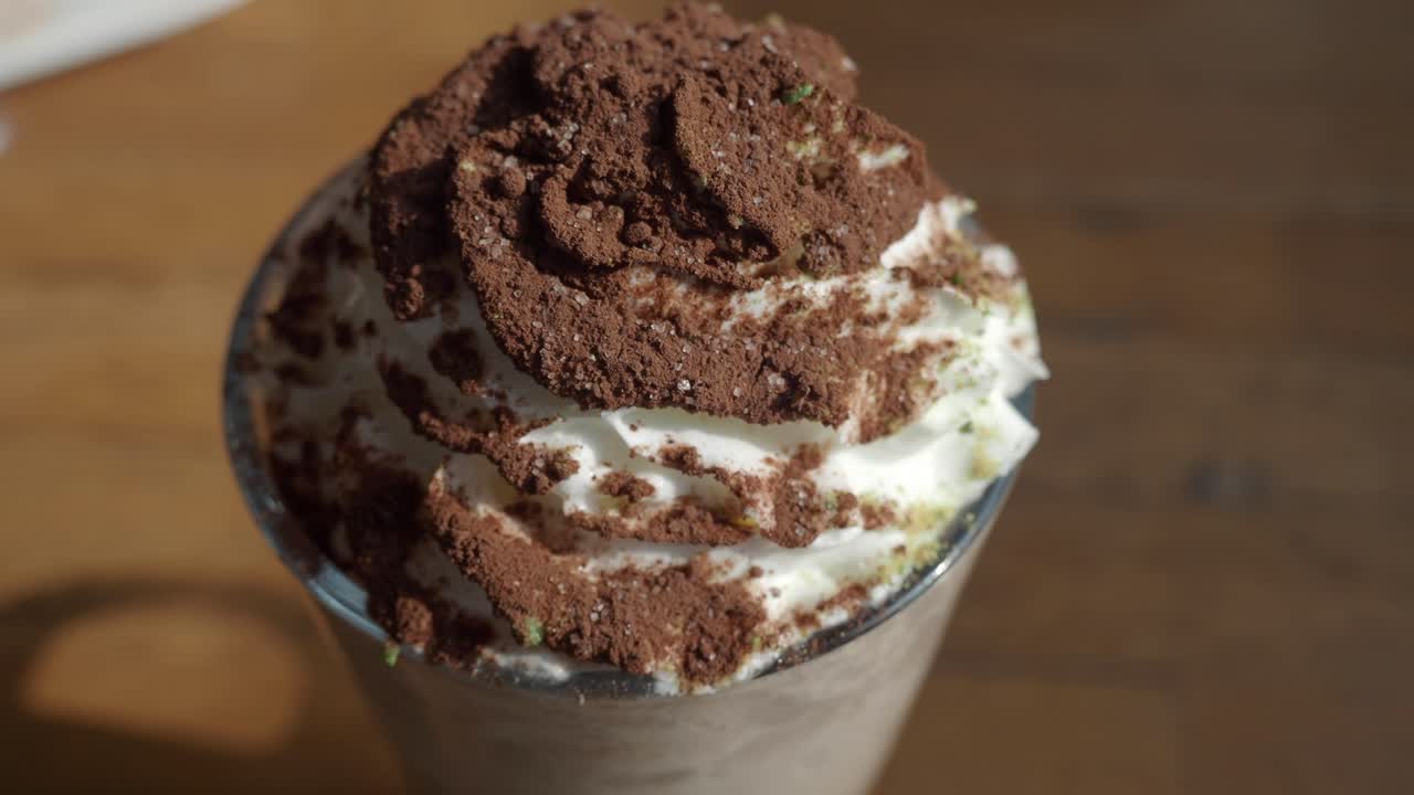 휘핑 크림 초콜릿 프라페