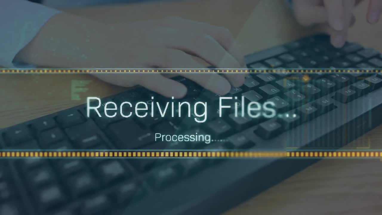animación del procesamiento de datos sobre una mujer de negocios en la oficina