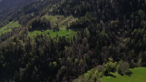 Eine-Luftperspektive-Offenbart-Die-Malerische-Schönheit-Der-Landschaft,-Die-Bad-Ragaz-In-St.-Umgibt