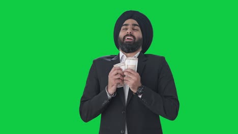 Feliz-Hombre-De-Negocios-Indio-Sikh-Contando-Dinero-En-Pantalla-Verde