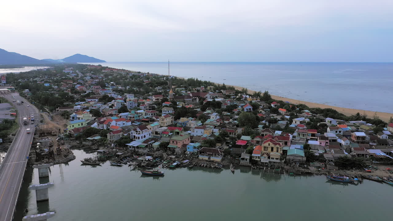 삶이 일상적인 휴가처럼 느 ⁇ 지는 곳에서 살죠.