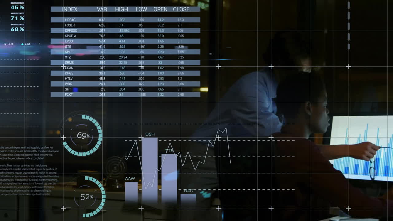 animación del procesamiento de datos sobre diversos colegas que discuten el trabajo en la oficina