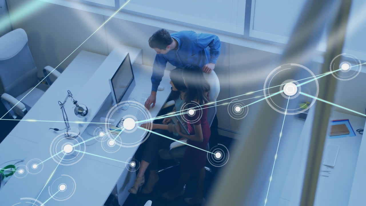 사무실에서 다양한 사업가들에 대한 연결 네트워크의 애니메이션