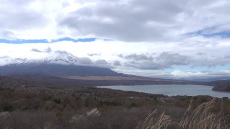 yamanaka lake and mt