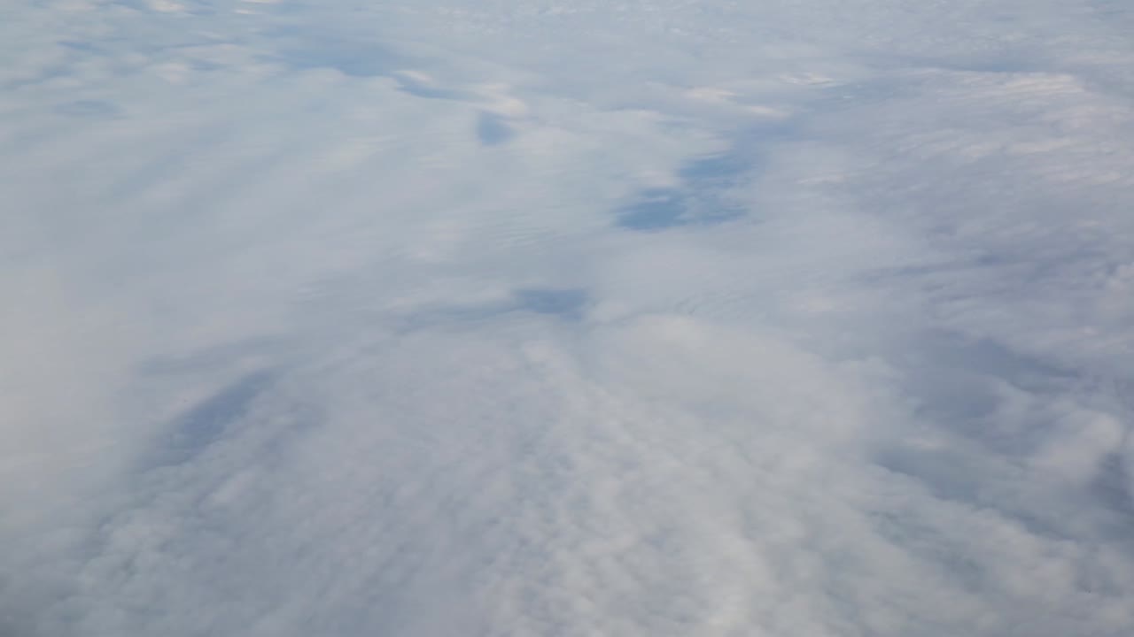 vista del cielo y las nubes desde el vuelo