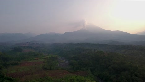 Antenne-über-Generischem-Dschungel-Und-Regenwald-In-Guatemala-2