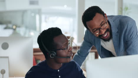 Hombres-De-Call-Center,-Entrenador-Y-Capacitación-En-La-Oficina.