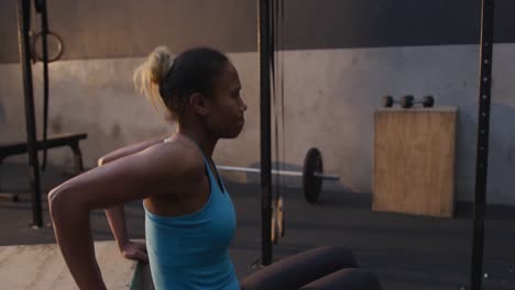 Entrenamiento-Cruzado-En-Un-Gimnasio