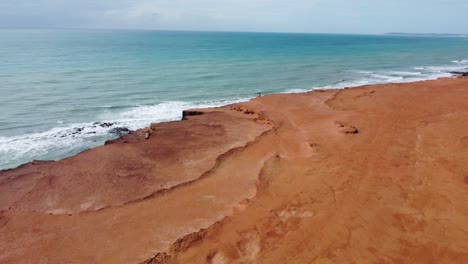 Pipa-Chapadao-Mit-Blick-Auf-Den-Strand-Und-Die-Klippen-Am-Strand