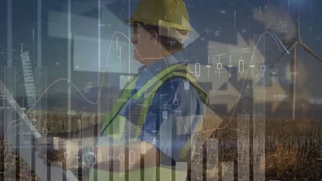 animación de procesamiento de datos y flechas sobre trabajador masculino caucásico y turbina eólica
