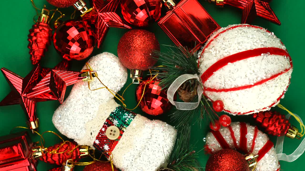 juguetes de navidad con forma de bola de año nuevo, regalo, estrella, cono, medias, bota, piruleta gira